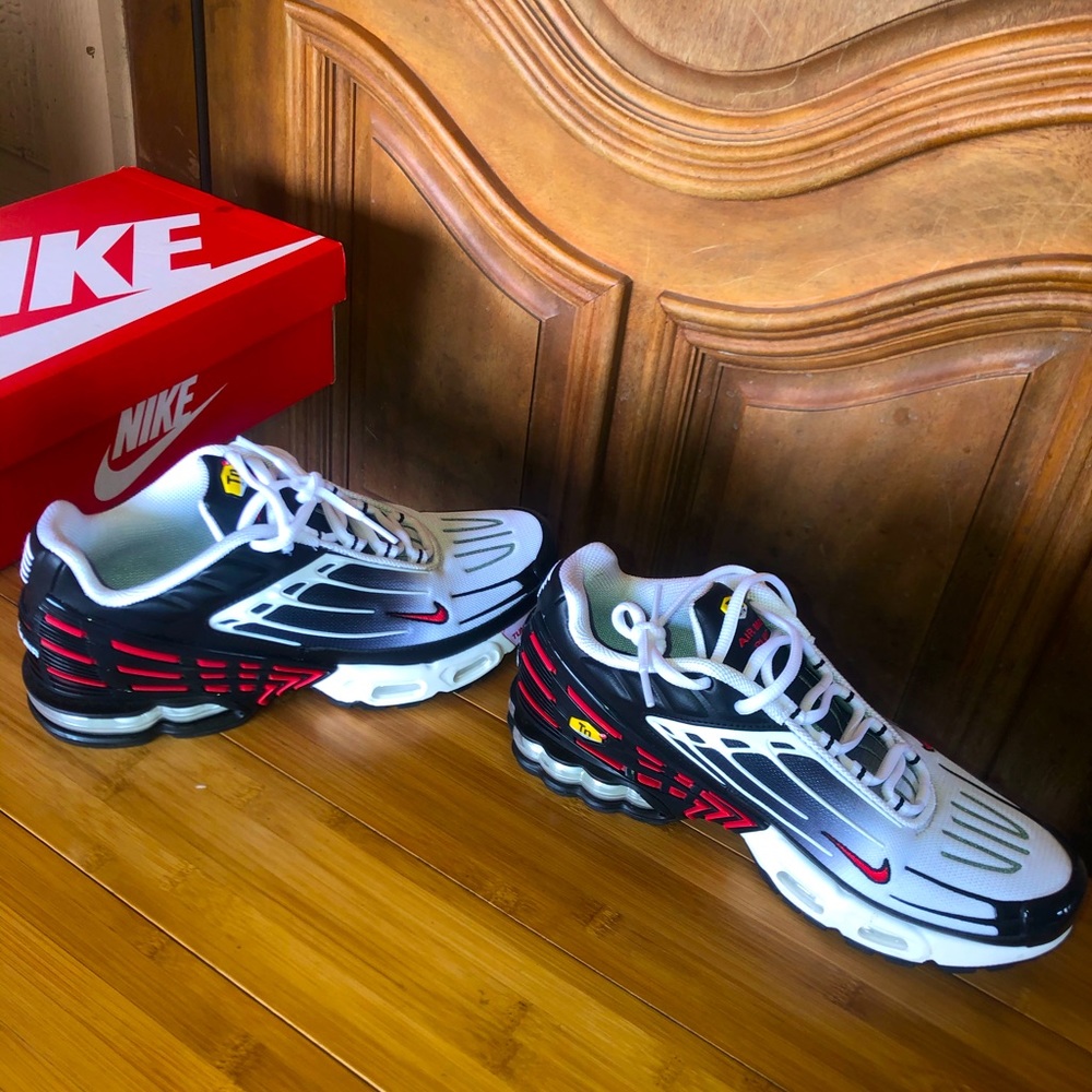 Nike AIR MAX PLUS 3 'BLACK RED'